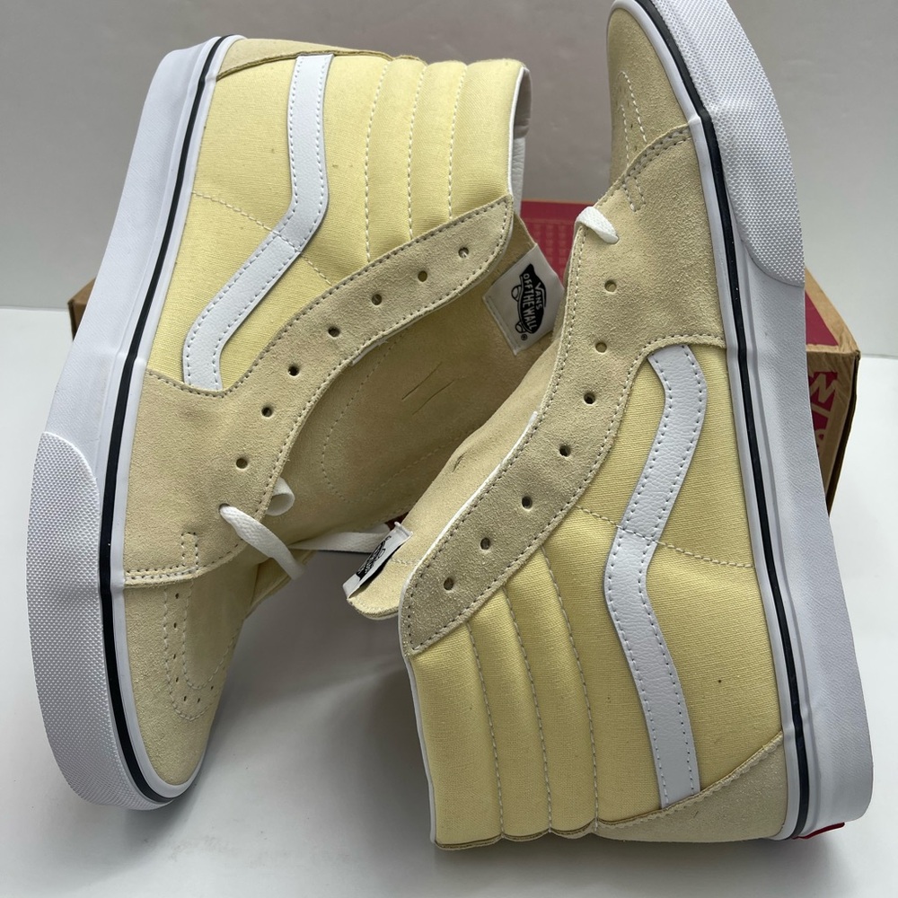 Vans Men’s Sk8-Hi
Vanilla Custard/True White
VN0A38GEVKV Sneakers - Picture 9 of 16